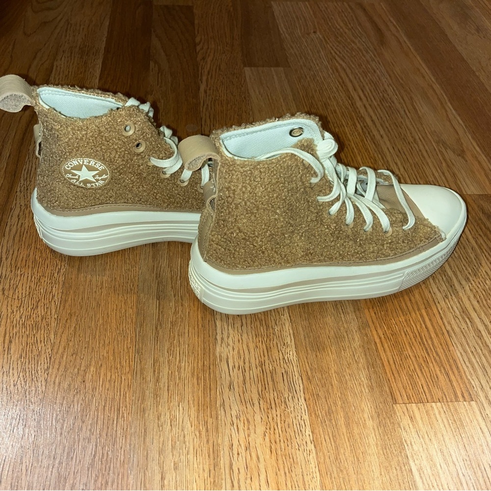 Women Converse